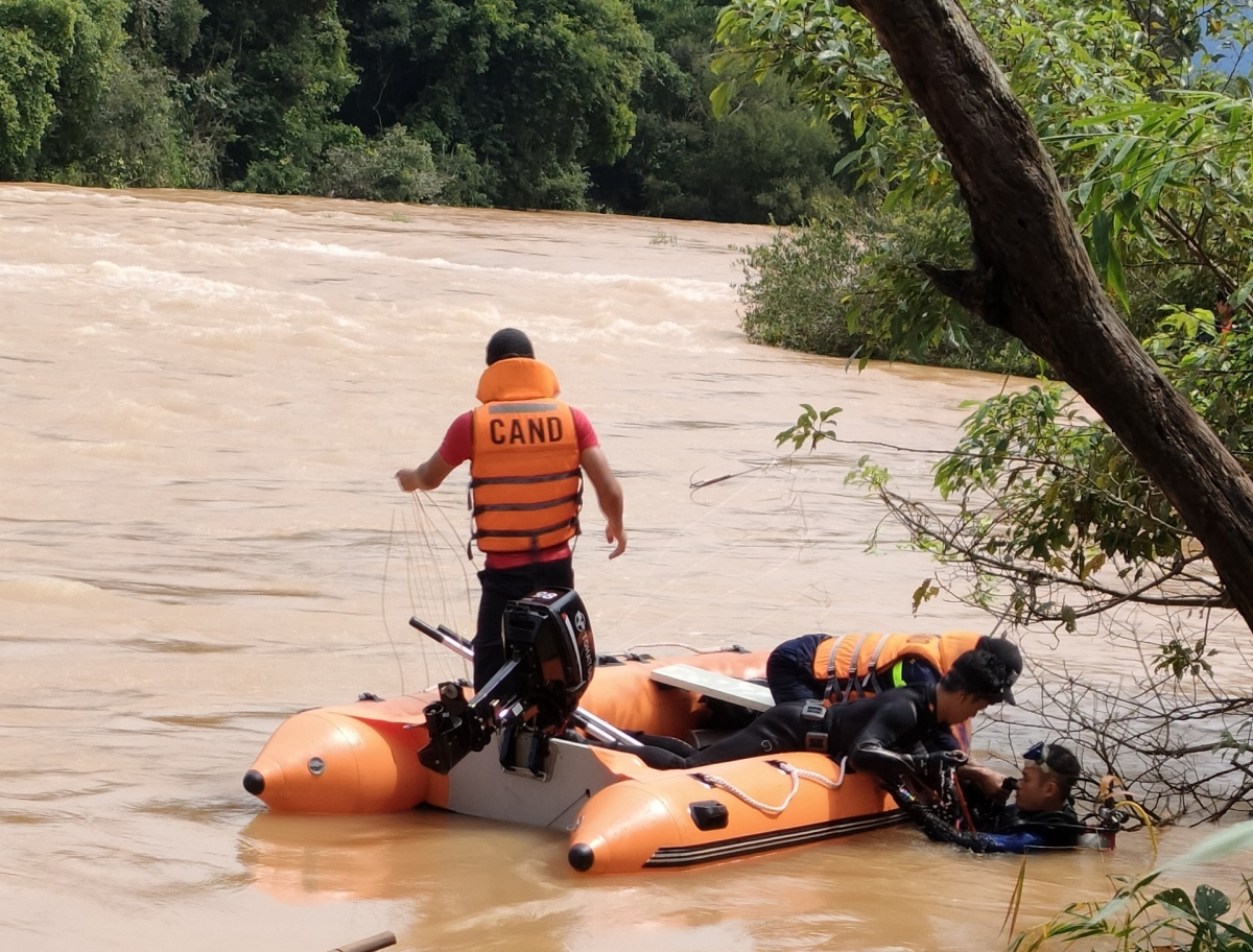 Tìm thấy thi thể 2 nạn nhân bị nước lũ cuốn trôi ở Lâm Đồng